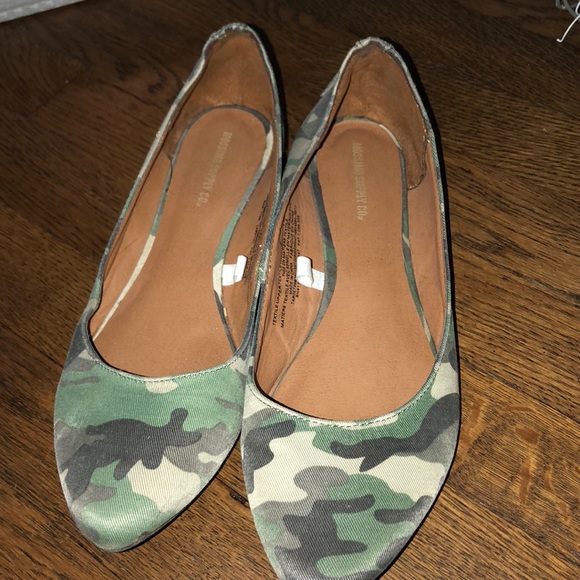 Shoes - Camouflage Flats